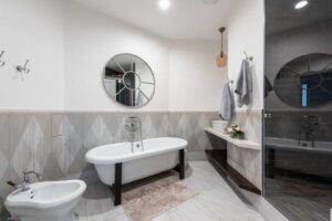 Freestanding Bath Pros and Cons: Is It Worth It?