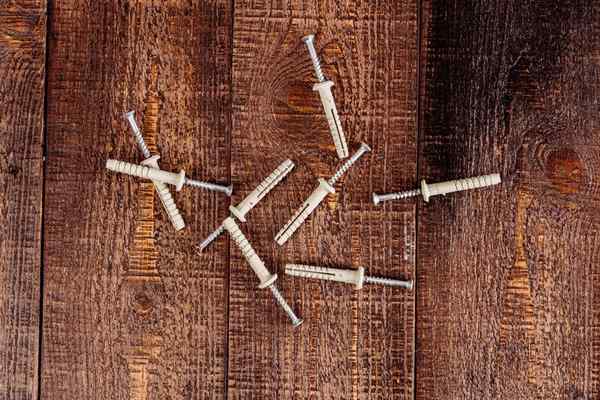 how to fix loose skirting board